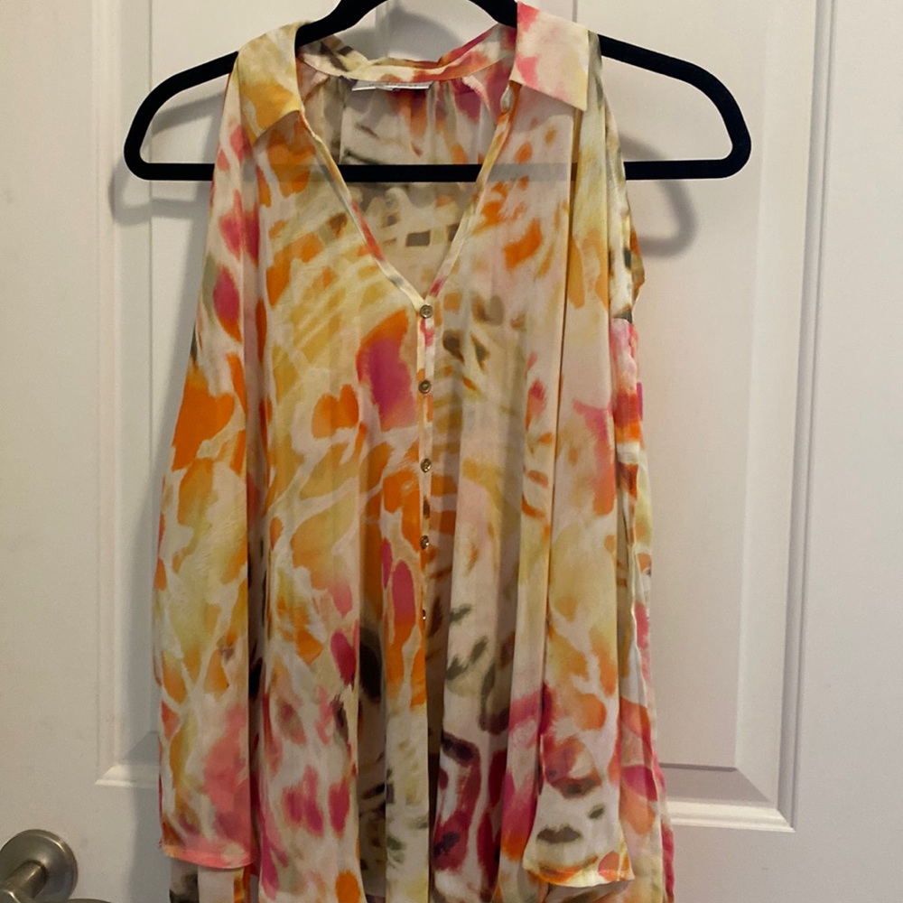 JLo flowing shirt with cut out shoulders